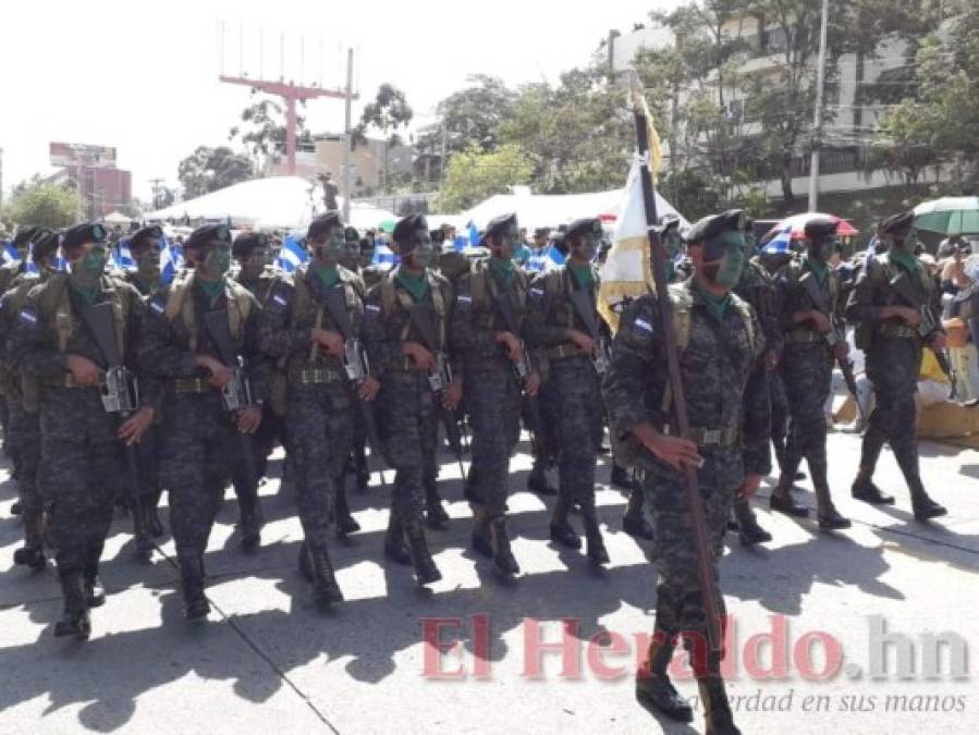 Las Fuerzas Armadas muestran su poderío en desfile cívico-militar por aniversario