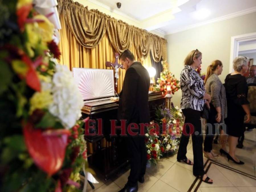 FOTOS: Velan restos del doctor Mario Ernesto Rivera en la capital