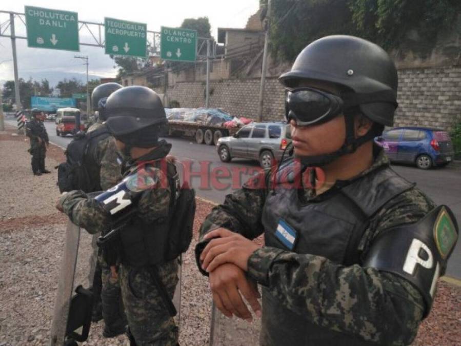 Resguardo militar y presencia policial en las calles capitalinas para desalojar protestas