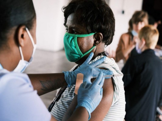 Lo que sabemos del contagio del covid-19 en personas vacunadas