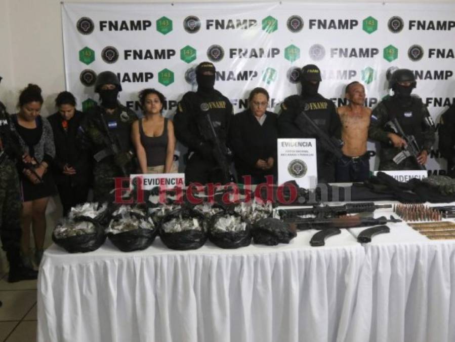 Armas, droga y falsa indumentaria policial hallan a mareros ligados a 'El Porky”