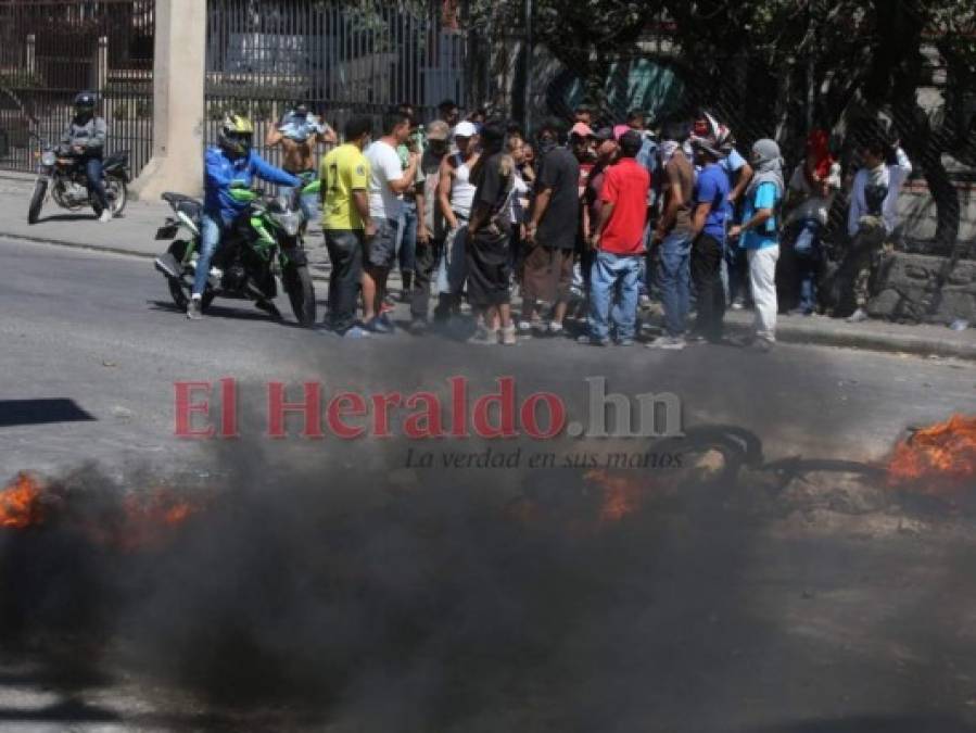 FOTOS: Estallan protestas de conductores golpeados por crisis del Covid-19