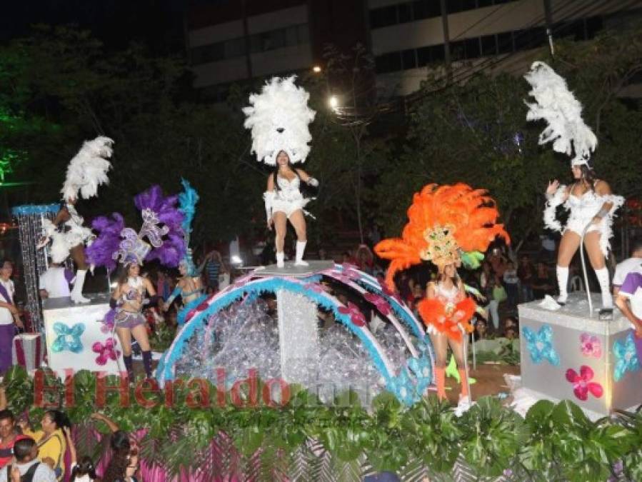 FOTOS: Color y ritmo en el carnaval de Tegucigalpa por sus 441 años