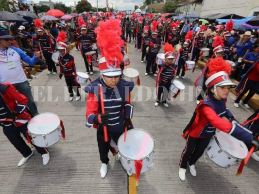 Impecable vestimenta de bandas en los desfiles patrios 2018