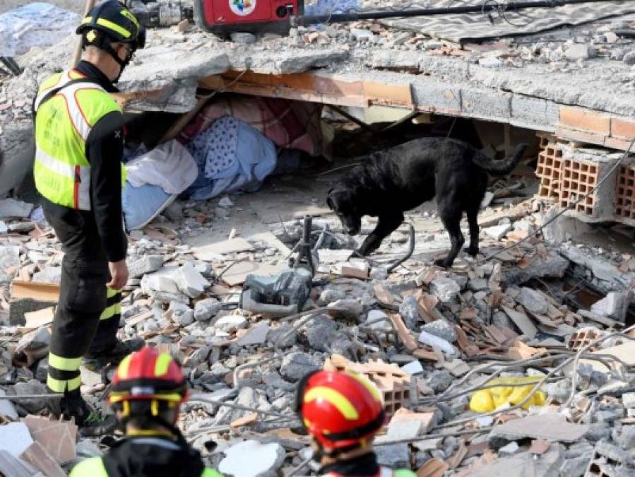 Duras imágenes: Albania busca desesperadamente sobrevivientes del sismo