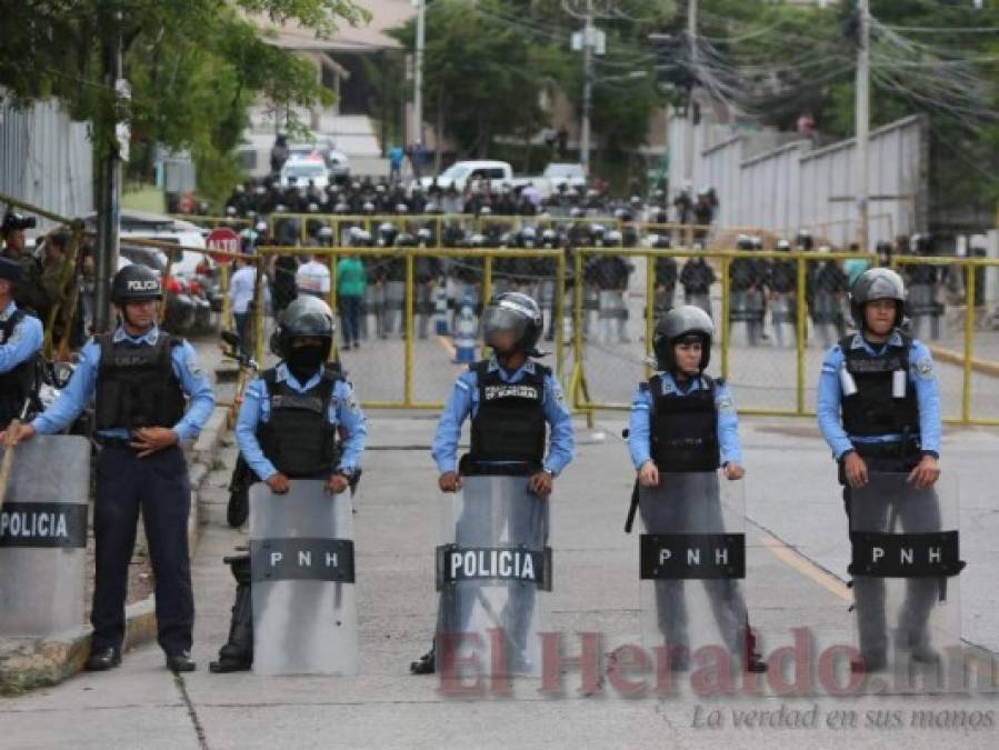 FOTOS: Colegios cerrados, sin atención en IHSS y marchas de maestros, médicos y estudiantes en otro día de protestas