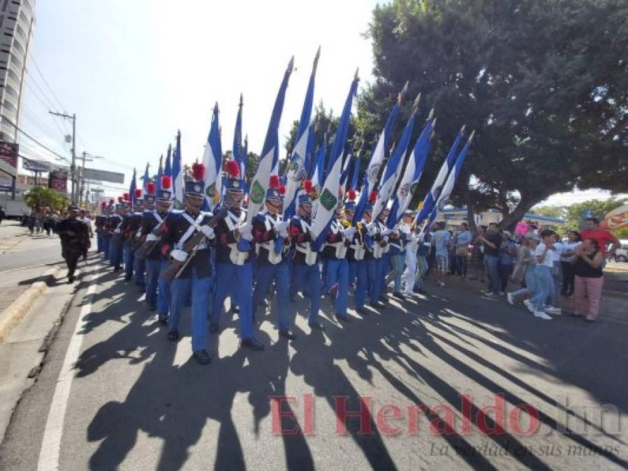 Las Fuerzas Armadas muestran su poderío en desfile cívico-militar por aniversario