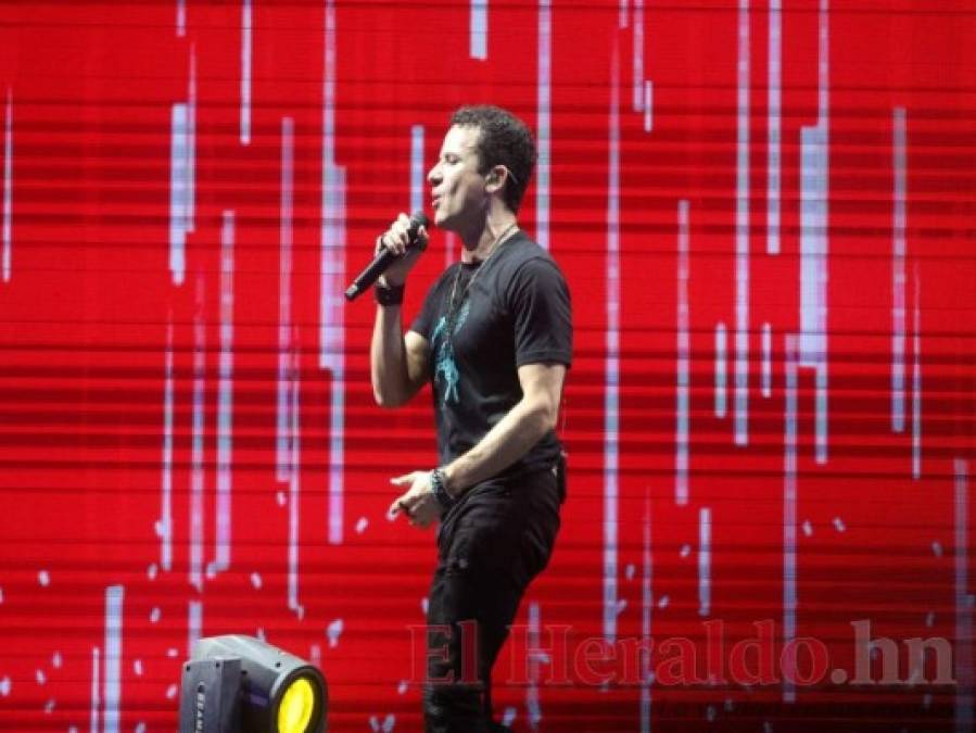 FOTOS: Fonseca y Bacilos deleitaron a los capitalinos