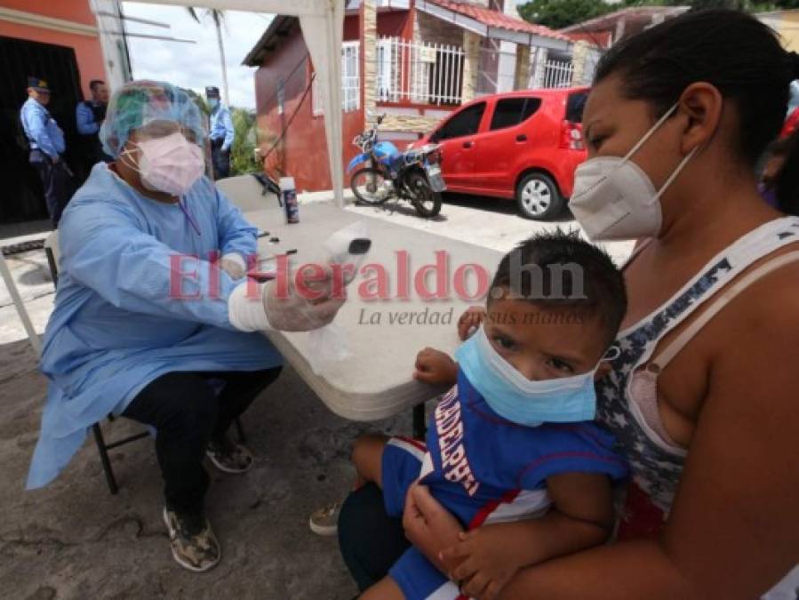 Centros de triaje vacíos e intensas labores de brigadas médicas en la capital (FOTOS)