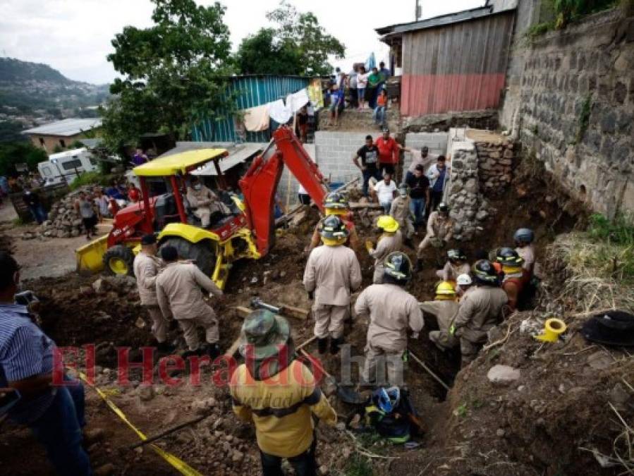 Las dramáticas imágenes del rescate de dos soterrados en Las Acacias