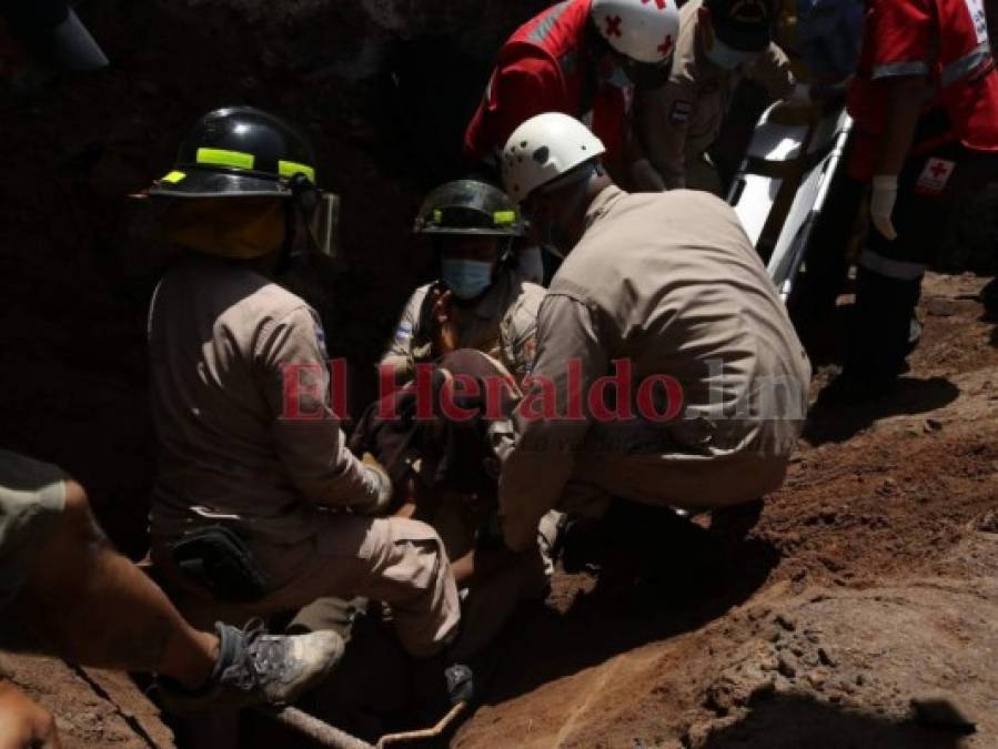 Dramáticas imágenes del rescate de tres hombres soterrados en Sabanagrande (FOTOS)