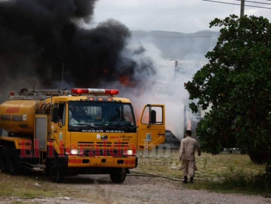 Las imágenes que dejó voraz incendio en planta de la ENEE