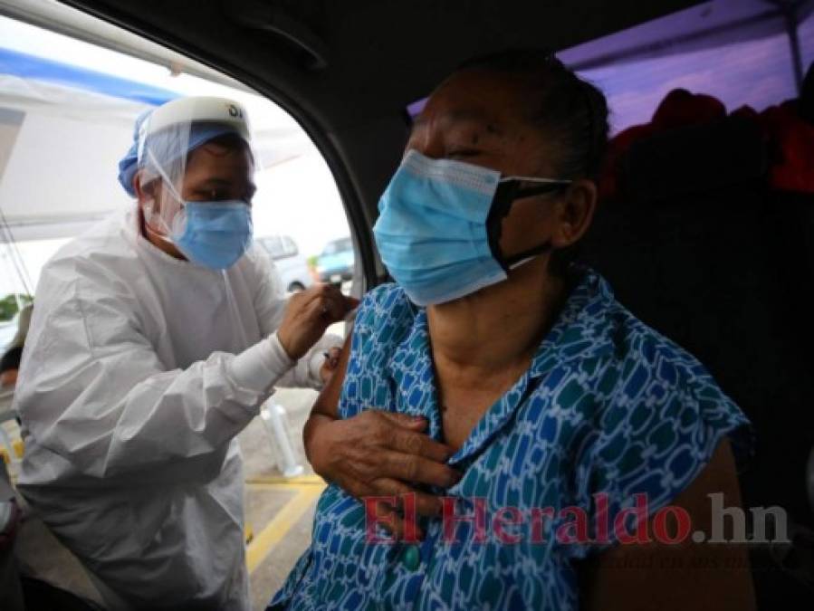 Con fluidez y orden avanza vacunación de adultos mayores en Parada Marte y UTH (FOTOS)