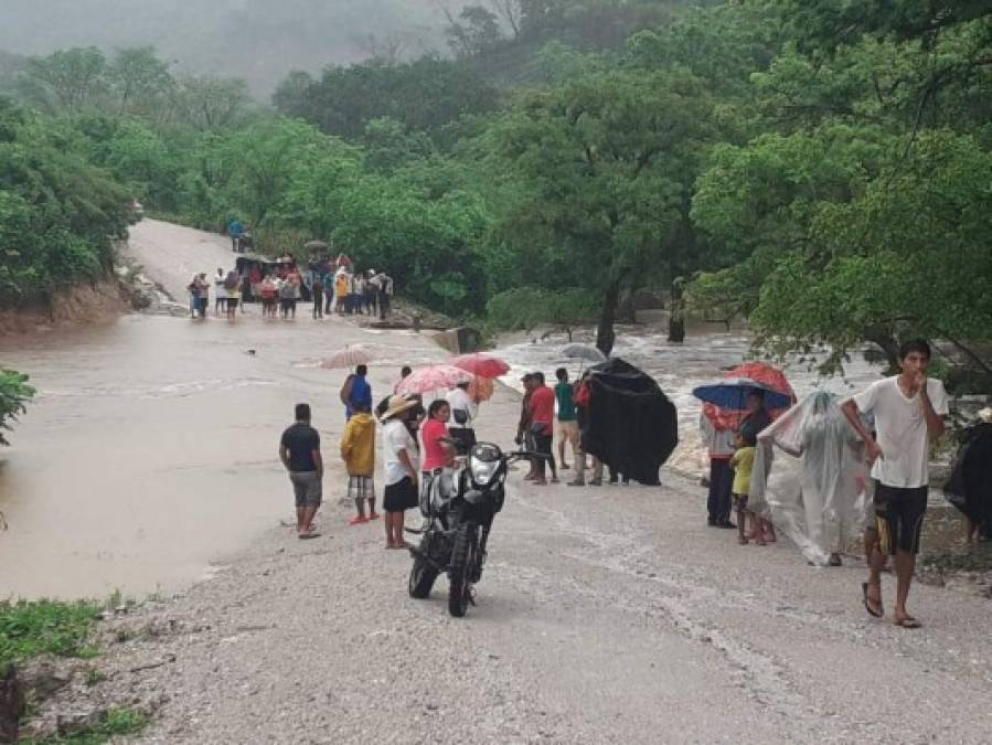 FOTOS: Así rescataron restos de hermanos arrastrados por el río en Langue