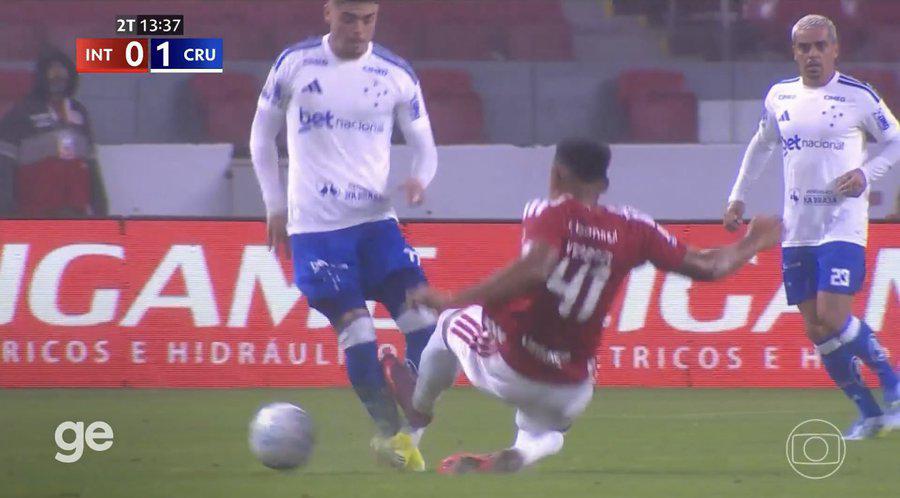 Jugador recibe insólito castigo luego de lesionar a su rival