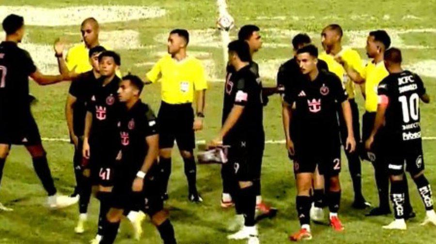 Messi se enoja luego de que lo botaran, la pelea, confusión y ¿quién se quedó con la camisa?