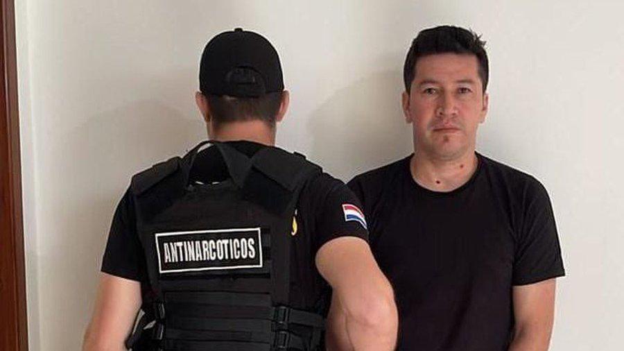 Exfutbolista se entrega a la justicia tras acusaciones de presunto narcotráfico