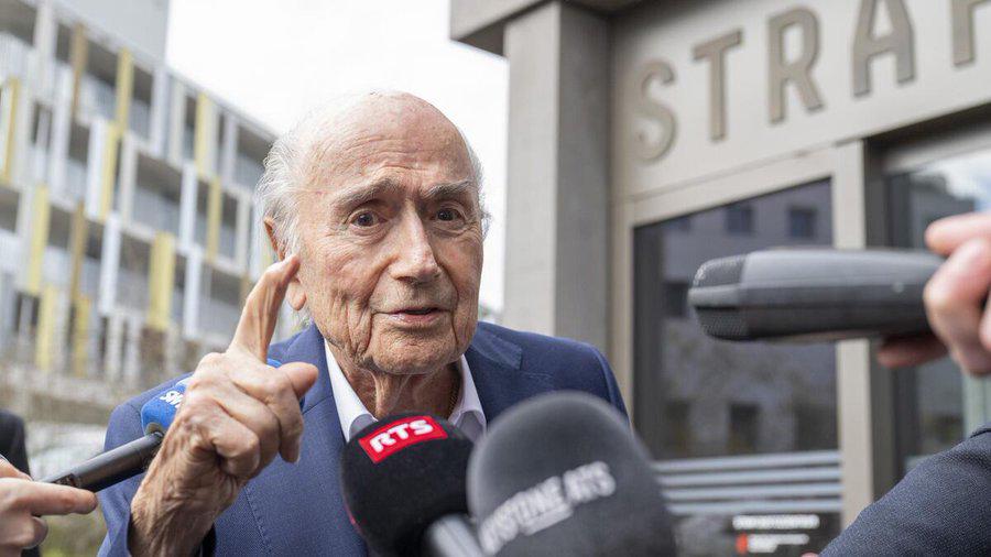 Joseph Blatter ataca a Infantino y Donald Trump tras perdonar roja de Balogun en el Mundial