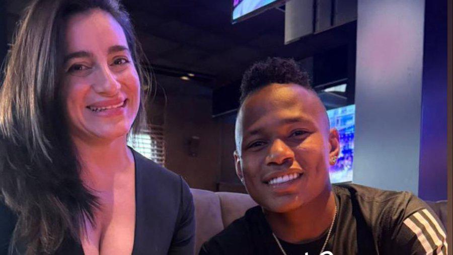 Jugador colombiano sorprende al anunciar relación con mujer 20 años mayor que él