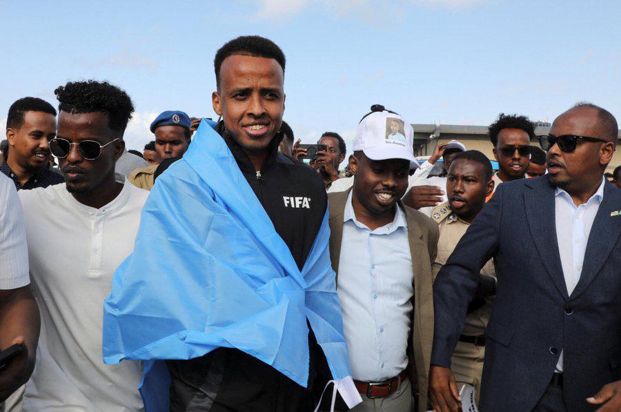 Omar Abdulkadir Artan, árbitro de Somalia, recibe su recompensa luego de rechazo en EEUU