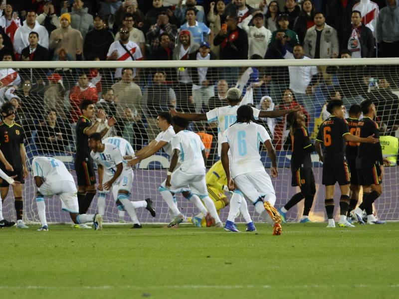 Una mejor versión de Hondurassaca su garra catracha en empate ante Perú en debut de Molina
