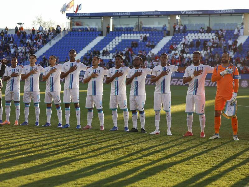 Una mejor versión de Hondurassaca su garra catracha en empate ante Perú en debut de Molina