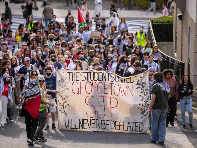 Estudiantes marchan en apoyo a los palestinos en septiembre en la Universidad de Georgetown.