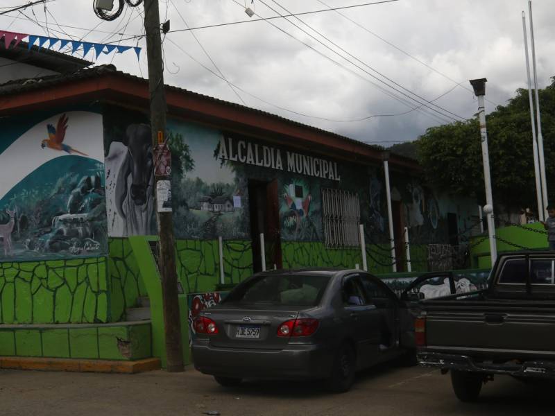 Desde la calle de los muertos puede apreciarse el palacio municipal. El equipo de EL HERALDO Plus llegó para encontrar al alcalde, sin embargo, solo los empleados atendieron.