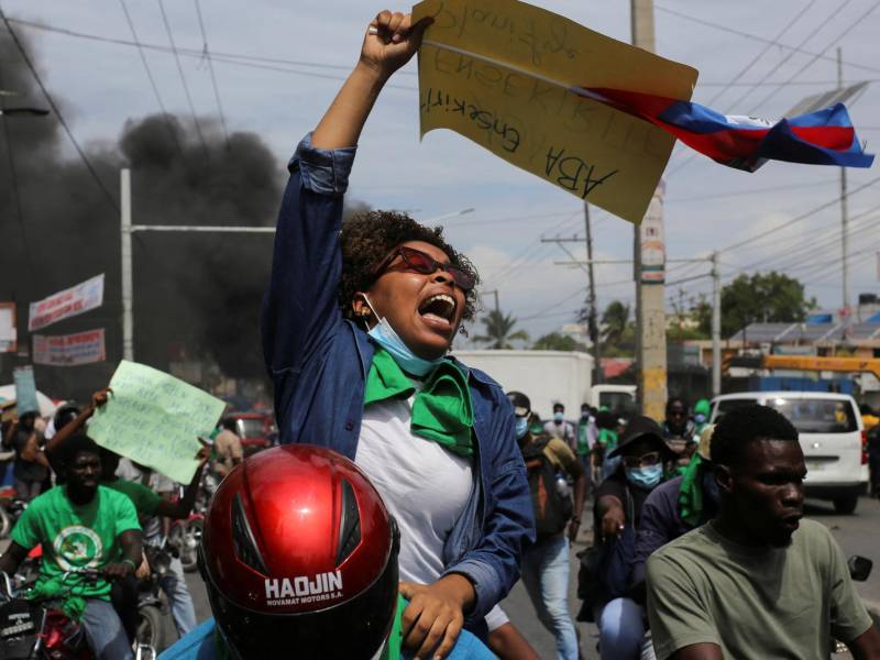 El Gobierno haitiano ha sido ineficaz en sus esfuerzos por combatir la violencia de pandillas. Una protesta en Puerto Príncipe en marzo.