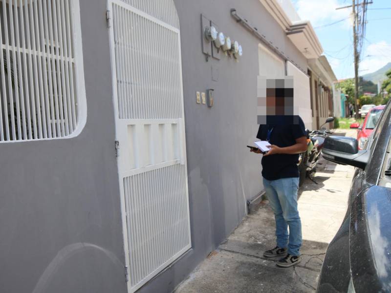 El equipo de investigación llegó hasta las instalaciones de Manos a la Obra, pero no hubo alguien que respondiera al llamado.