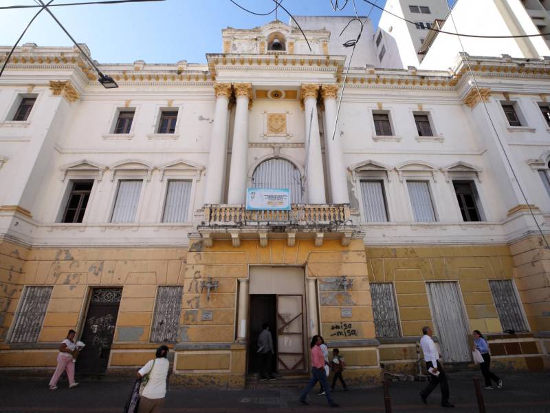 Al tratarse de un inmueble histórico, el Instituto Hondureño de Antropología e Historia (IHAH) exigió supervisión arqueológica y revisiones técnicas, incluyendo ajustes en la paleta de colores.