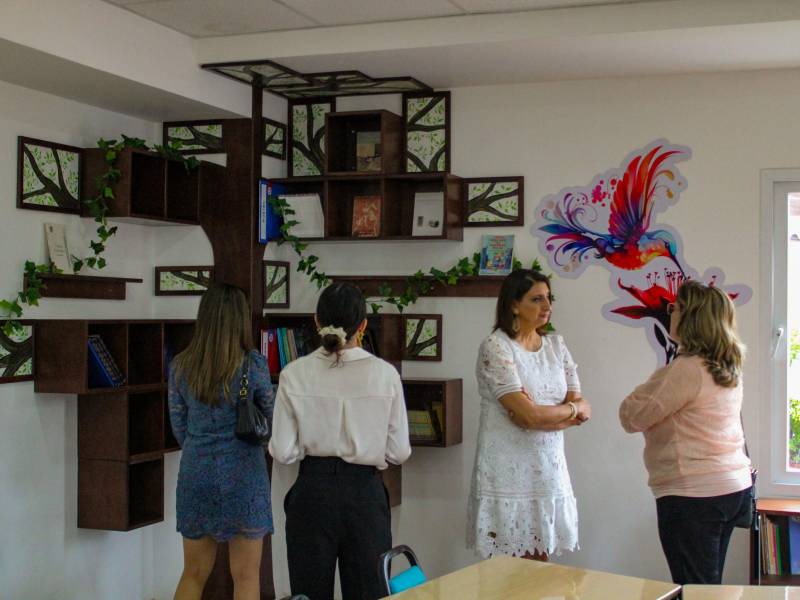 La mañana transcurrió entre charlas amenas, recorridos por el nuevo recinto y momentos de reflexión sobre la importancia de la lectura como pilar del desarrollo humano.