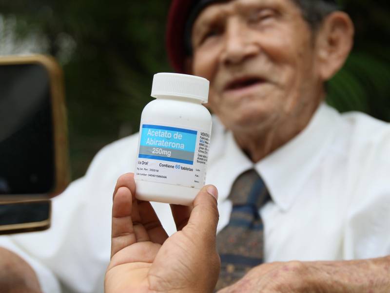 Algunos de los medicamentos que don Benus necesita cuestan miles de lempiras.