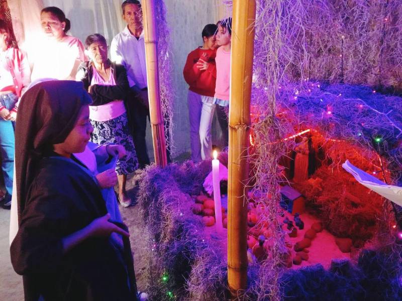 La tradición de las posadas enseña a las nuevas generaciones la solidaridad y el valor de la fe en Tegucigalpa y Comayagüela. Esta tradicional actividad también se practica en municipios cercanos como Lepaterique.
