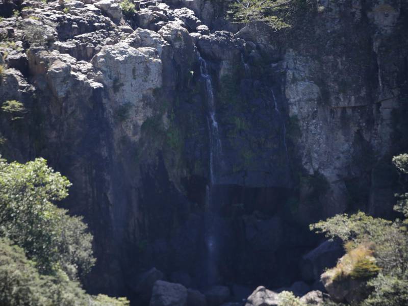 La cascada de Jiniguare figura como una de las fuentes de abastecimiento que alimentarían la represa proyectada; sin embargo, la obra no pasó del papel y permaneció únicamente en la etapa de financiamiento.