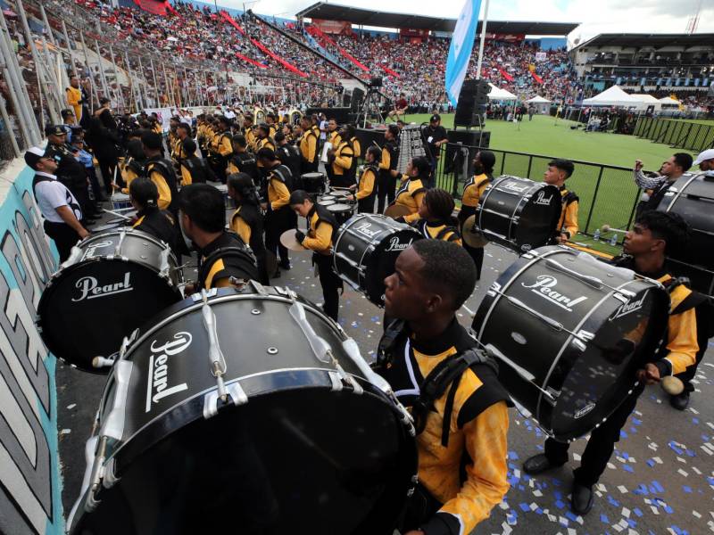 Las bandas practican durante meses para participar cada año en los desfiles del 15 de septiembre.