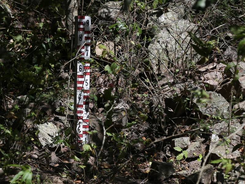El poste numerado es una regla limnimétrica (o poste de control de nivel), utilizada para medir la altura del agua en un río o quebrada. Lo único encontrado hasta ese momento. No se sabe en qué tiempo se hizo, pero sí está deteriorada.