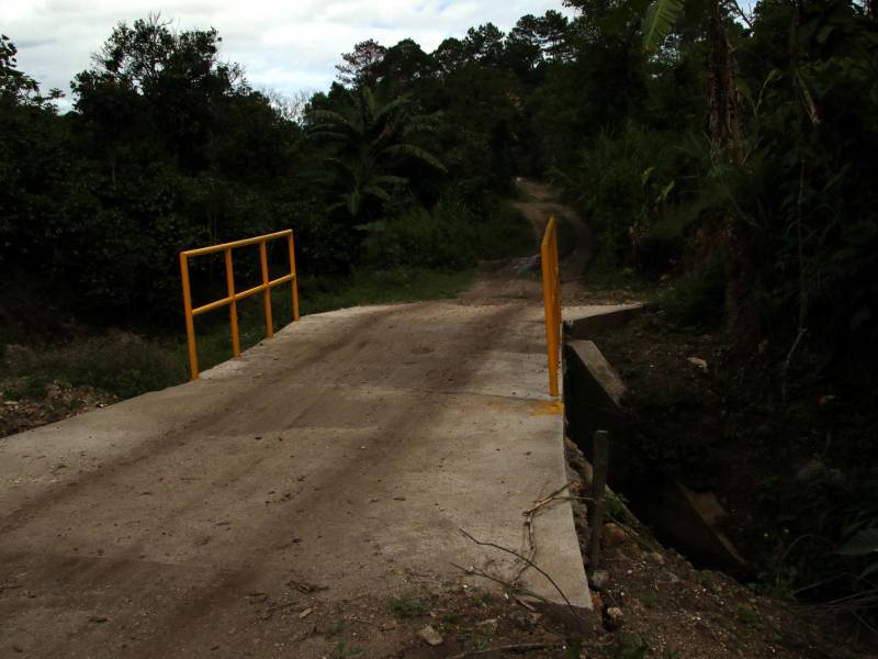La caja puente, de Tutule, fue colocada en un lugar de difícil acceso para los vehículos y poco transitado por los ciudadanos.