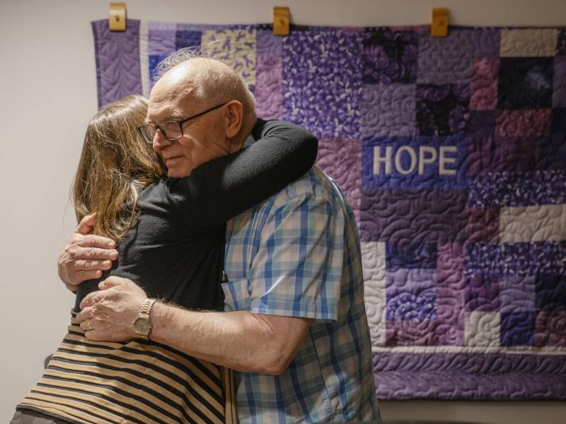 Doug Whitney es portador de una mutación genética que puede causar Alzheimer de aparición temprana. (M. Scott Brauer para The New York Times)