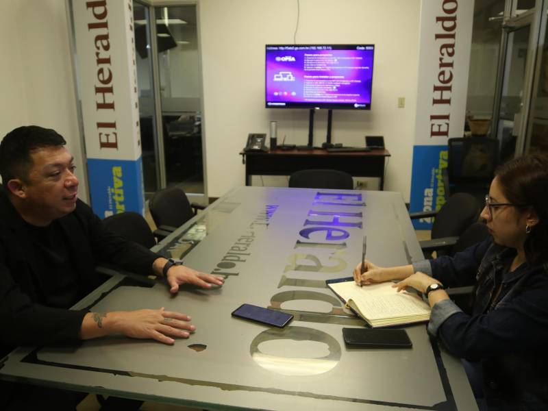 En la sala de redacción de EL HERALDO, Óscar Balderas afirmó que el crimen organizado en México comenzó a transporta fentanilo. El país servía de tránsito, pero luego se convirtió en productor.