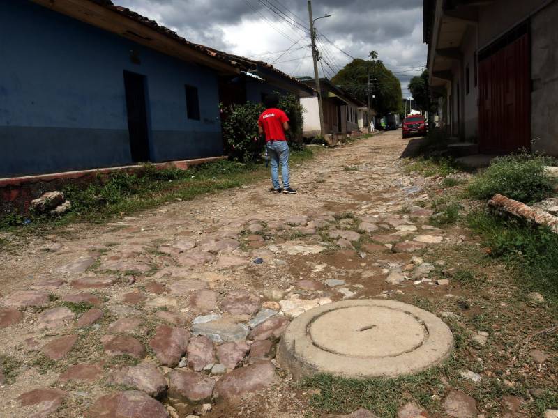 La calle lleva años de estar siendo prometidas sin importar el partido que dirija el municipio, pero la falta de acuerdos hizo que se llevaran el proyecto para la capiual.