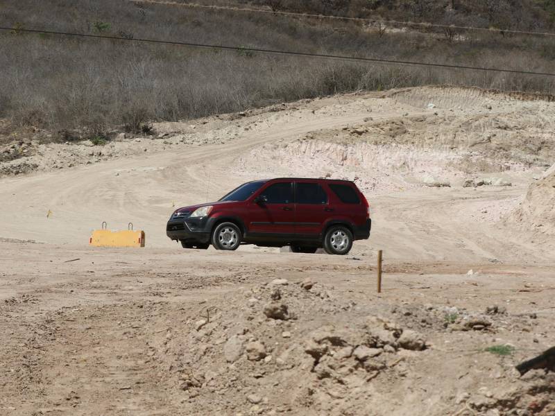 El libramiento de 8.5 kilómetros que conectará el Anillo Periférico con la salida al sur enfrenta presión en su cronograma por la falta de liberación de terrenos.
