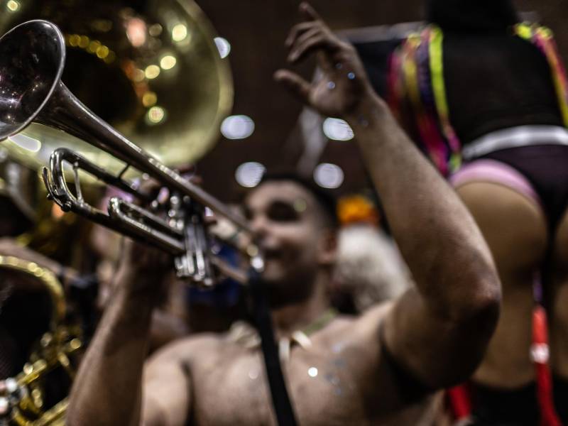 Musicians perform in the crowd during the Boi Tolo in Rio de Janeiro, Feb. 15, 2026. The Boi Tolo, one of the city’s most iconic street parties, has come to represent the glittery, gritty grass-roots celebration far from the glamour of the official parades.