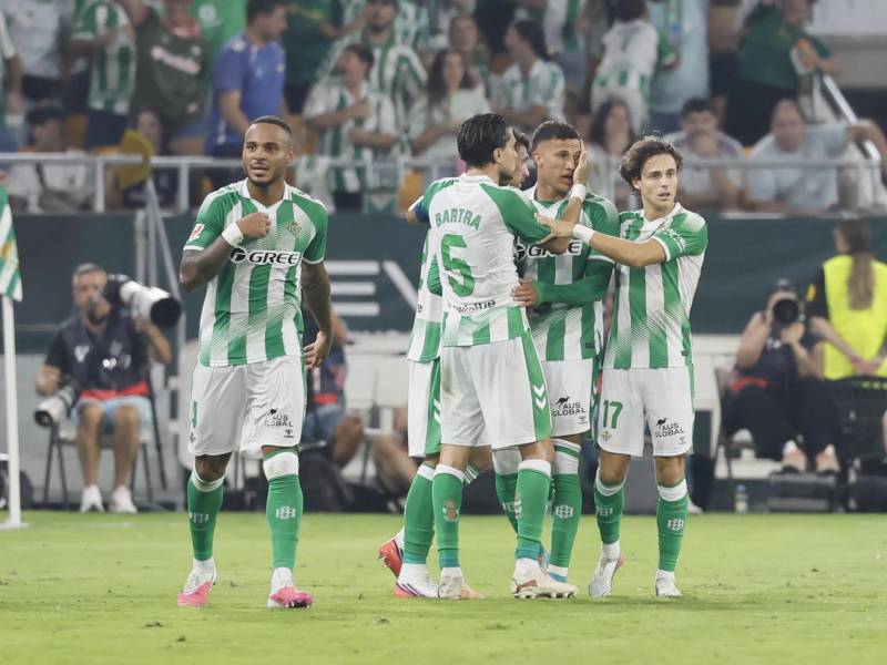 Betis se da a respetar en casa y se baja al Real Madrid; gol anulado y penal fallado