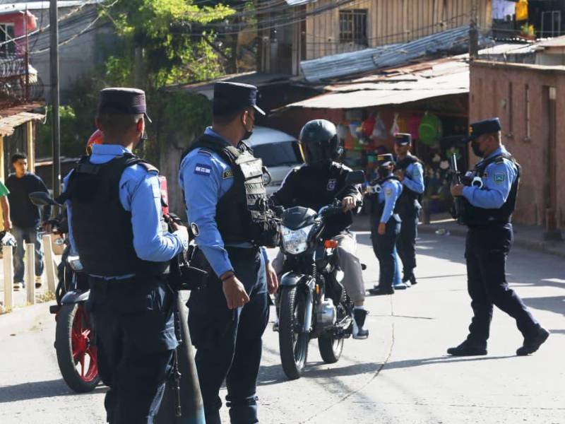 La Policía Nacional decidió establecer un operativo en más de 10 sectores de Tegucigalpa para lograr reducir la criminilidad en la ciudad.