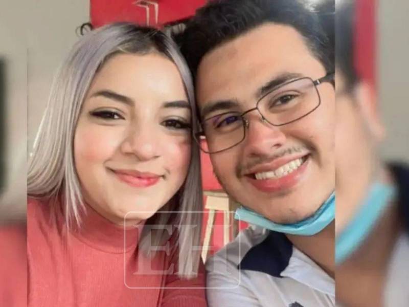 Este martes 3 de febrero, familiares de Luis Alonzo Oseguera, quien fue hallado muerto junto a su novia, Nicol Alejandra Figueroa, en una cabaña de Tatumbla en circunstancias aún no esclarecidas, denunciaron ante los medios una presunta manipulación de evidencias en el caso que ha conmocionado a la población hondureña, adjuntando una imagen que sustentaría una de las hipótesis principales. A continuación los detalles.