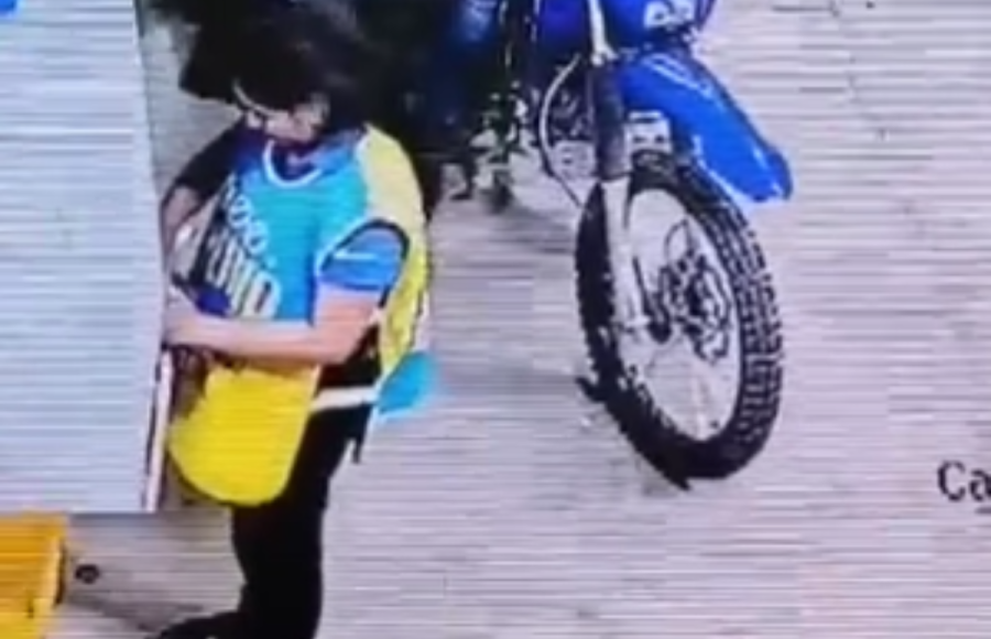 Por su chaqueta y casco logran identificar a sospechoso de matar a joven en gasolinera en Olancho