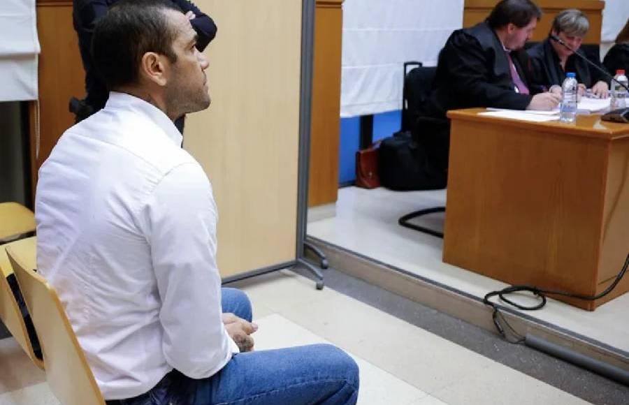 Dani Alves y la decisión que tomó con el padre de Neymar tras su libertad