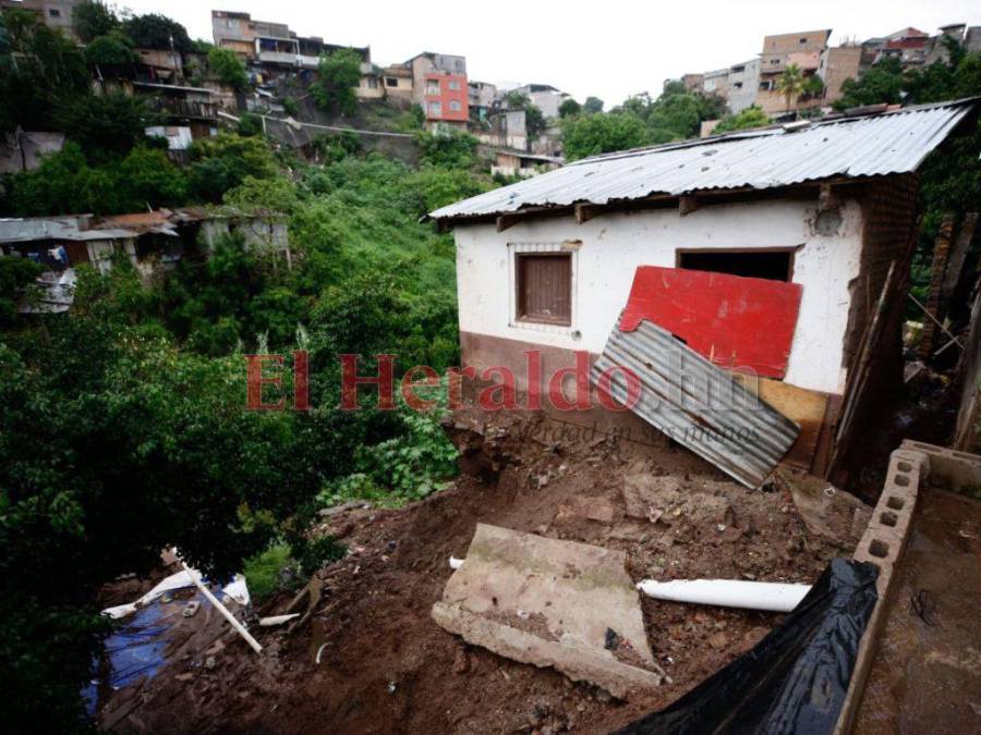 Zozobra, dolor y evacuaciones: el ambiente tras derrumbes en la colonia La Esperanza de la capital