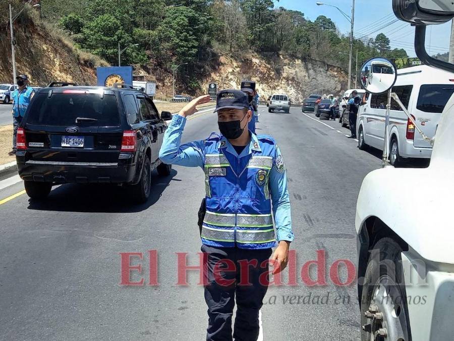 Inicia éxodo de vacacionistas y arrancan operativos en Semana Santa (FOTOS)